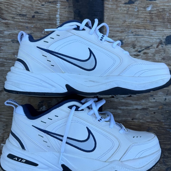 Great Sneakers - Picture 2 of 3